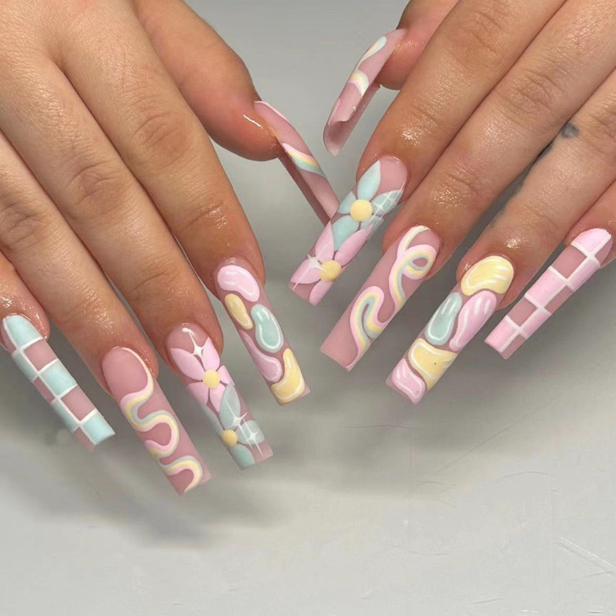 XL34Playful Doodle Blossoms High-end Press on Nails