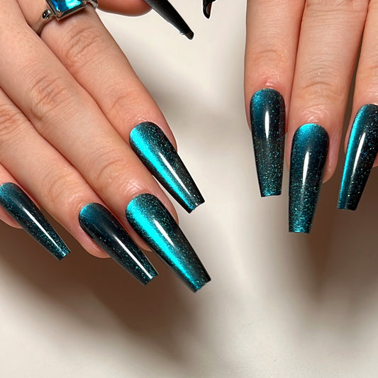 CE06 Lake Blue cat eye nails