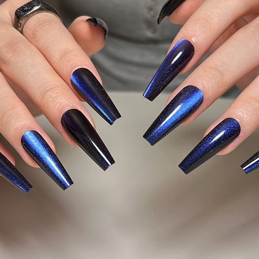 CE05 Prussian Blue cat eye nails