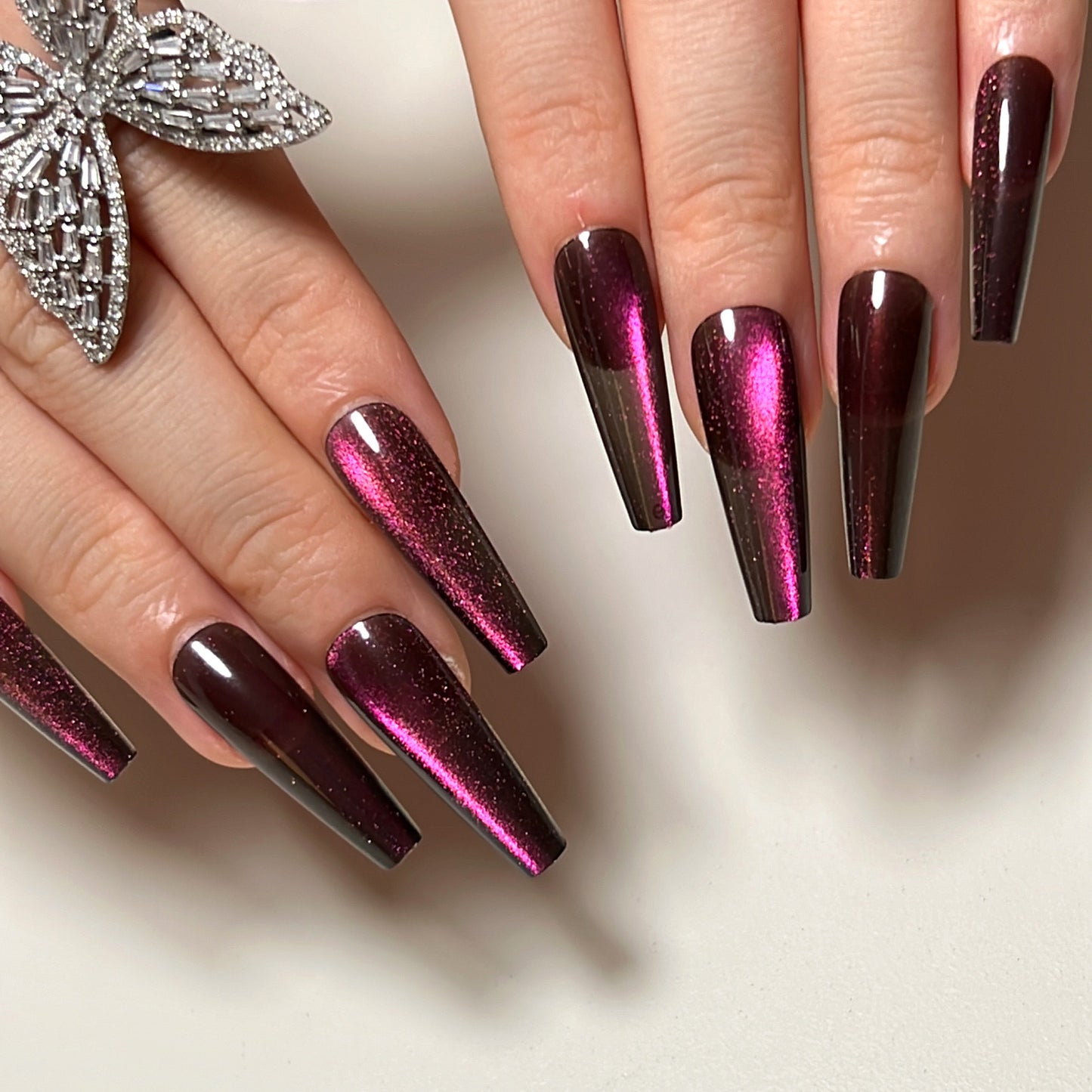 CE02 Raspberry Purple cat eye nails