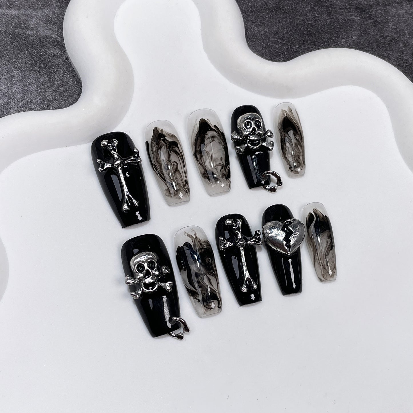 H94 Shadowed Skull Elegance High-end Press on Nails